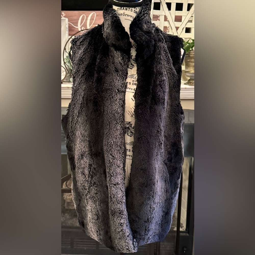 Betsey Johnson Faux Fur Longer Length Best Black Gray Women’s Large Collar Hook